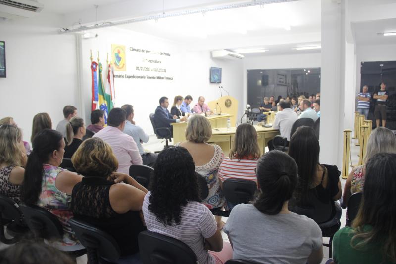Aprovada a criação do cargo de monitor de educação infantil Aprovada a criação do cargo de monitor de educação infantil
