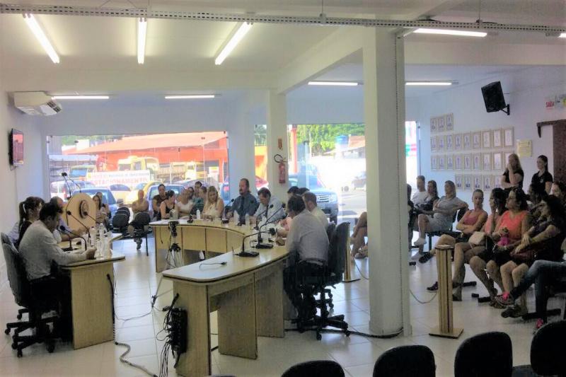 Legislativo aprova reajuste de 7,64% para os professores Legislativo aprova reajuste de 7,64% para os professores