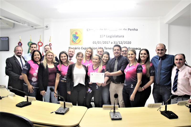 Câmara homenageia equipe de vôlei e associação de pescadores Câmara homenageia equipe de vôlei e associação de pescadores
