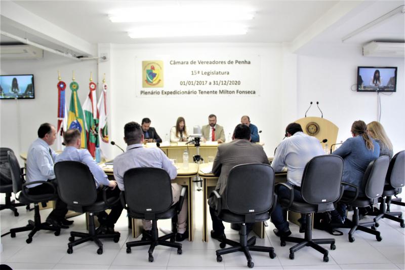 Câmara aprova equiparação salarial de professores não habilitados Câmara aprova equiparação salarial de professores não habilitados