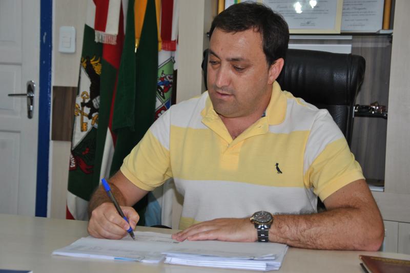 CPI do INSS ouvirá ex-prefeito Evandro e ex-controlador do município na terça (26) CPI do INSS ouvirá ex-prefeito Evandro e ex-controlador do município na terça (26)