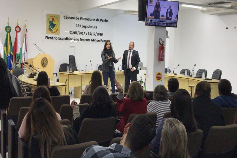 Procuradoria da Mulher realiza palestra com Érica Paes Procuradoria da Mulher realiza palestra com Érica Paes