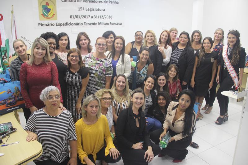 Encontro em defesa dos direitos da mulher lota auditório do Legislativo Penhense Encontro em defesa dos direitos da mulher lota auditório do Legislativo Penhense