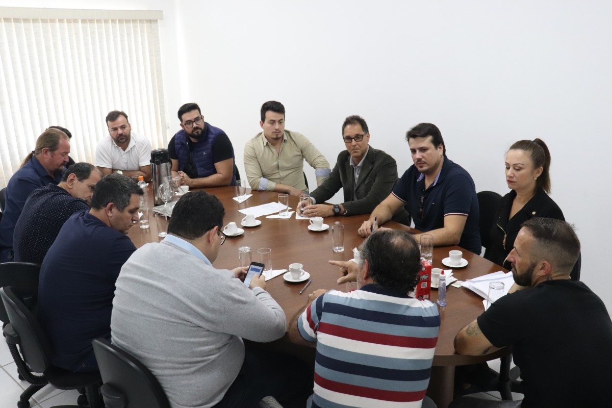 Reunião define negociações sobre projeto de marina no costão da Praia Alegre Reunião define negociações sobre projeto de marina no costão da Praia Alegre