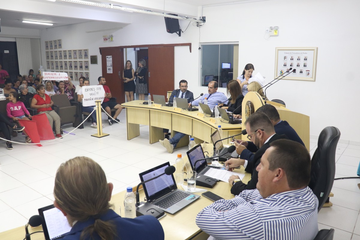 Câmara aprova três projetos de lei e uma moção Câmara aprova três projetos de lei e uma moção