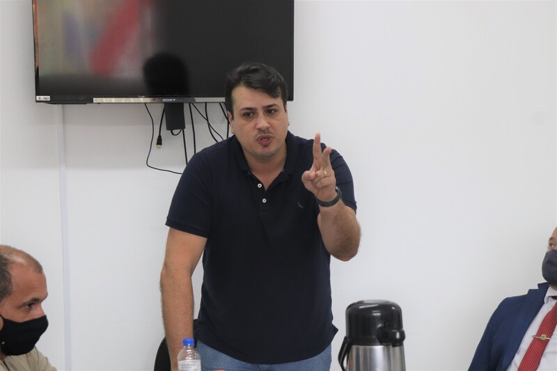 Vereadores e prefeito discutem contrato com a Águas de Penha Vereadores e prefeito discutem contrato com a Águas de Penha