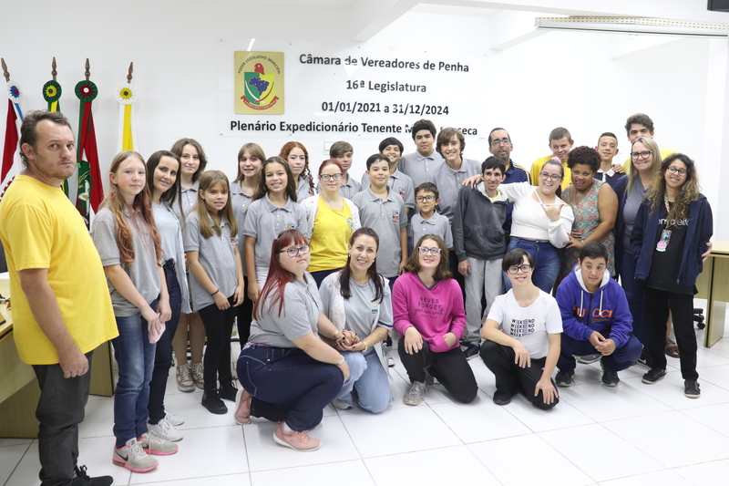 Vereadores mirins tomam posse e elegem Mesa Diretora Vereadores mirins tomam posse e elegem Mesa Diretora