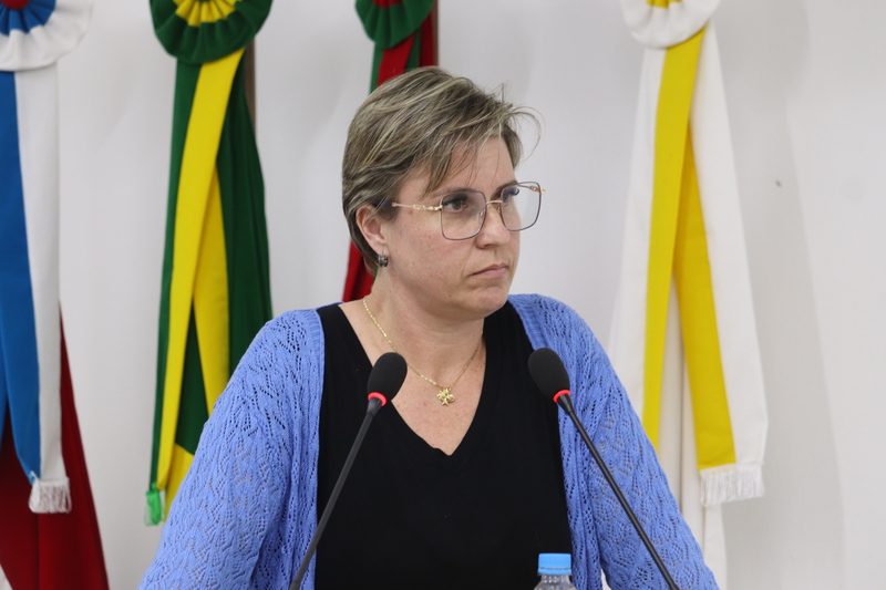 Câmara de Penha ouve secretária de Administração e Finanças Câmara de Penha ouve secretária de Administração e Finanças