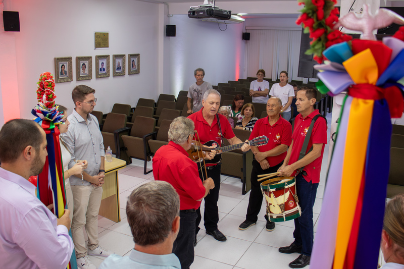 Câmara de Penha recebe a Bandeira do Divino Câmara de Penha recebe a Bandeira do Divino