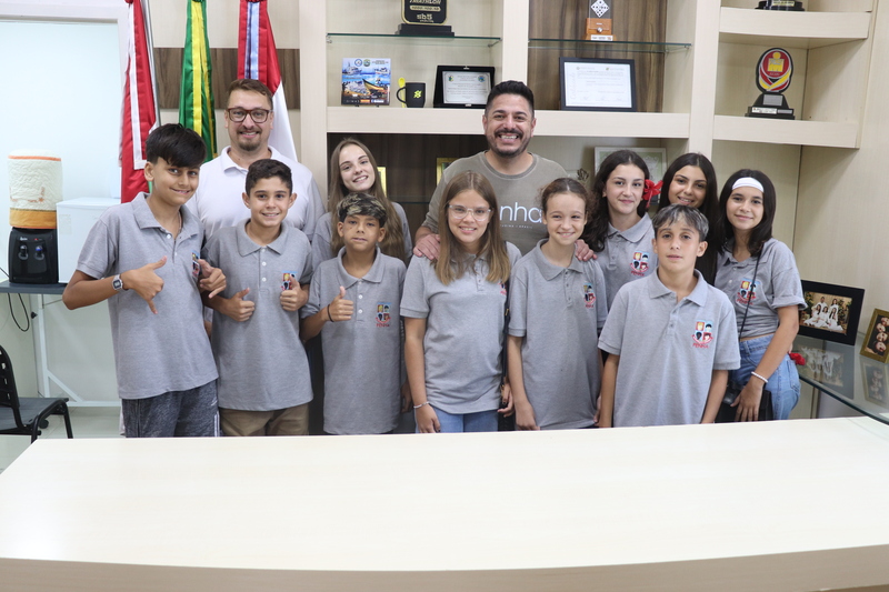 Vereadores mirins de 2024 visitam a prefeitura de Penha Vereadores mirins de 2024 visitam a prefeitura de Penha