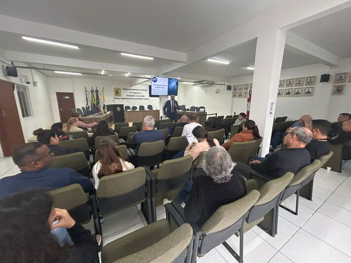 Vereadores e servidores da Câmara de Penha participam de curso sobre assédio moral e violência política