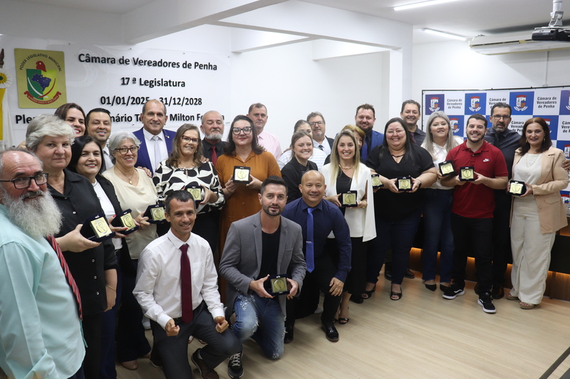 Câmara de Penha homenageia profissionais da educação com o Prêmio Professor Comprometido