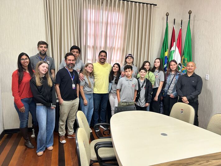 Vereadores mirins visitam o prefeito de Penha