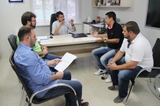 Secretário de Educação esclareceu condições da Escola Antônio Joaquim Tavares em reunião com vereado