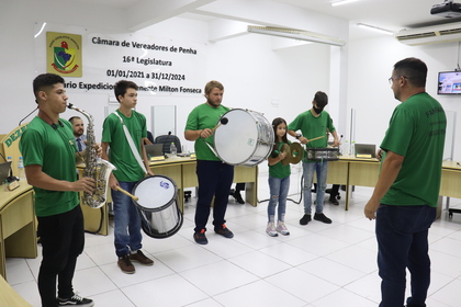 Vereadores prestam homenagem para fanfarra e Bombeiros Voluntários