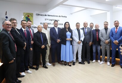 Prefeito, vice-prefeito e vereadores de Penha são empossados