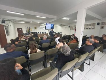 Vereadores e servidores da Câmara de Penha participam de curso sobre assédio moral e violência política