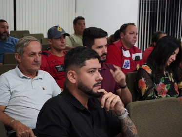 Câmara de Penha aprova programa para primeira infância e homenageia liderança cultural