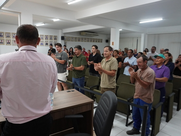 Câmara de Penha aprova programa para primeira infância e homenageia liderança cultural