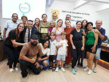 Câmara de Penha aprova programa para primeira infância e homenageia liderança cultural