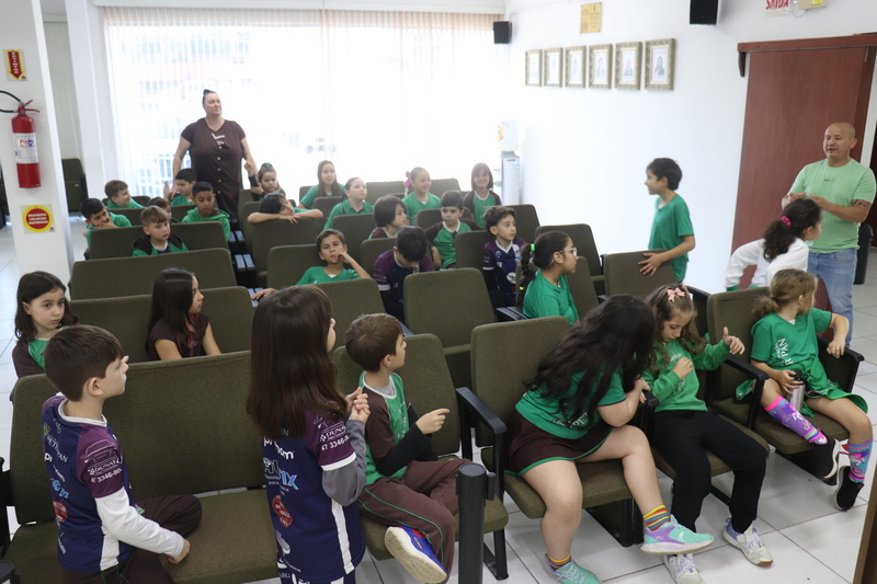 Visita dos alunos do Centro Educacional Peter Pan